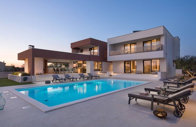 Beautiful Villa Scallop