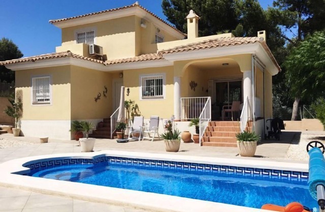 Hermosa villa, con capacidad para 6 personas con piscina privada y acceso WiFi