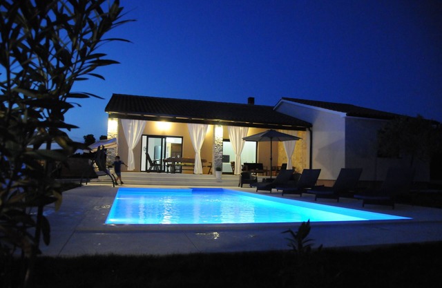 Hermosa Villa Toni con piscina privada para unas vacaciones perfectas, conexión Wi-Fi
