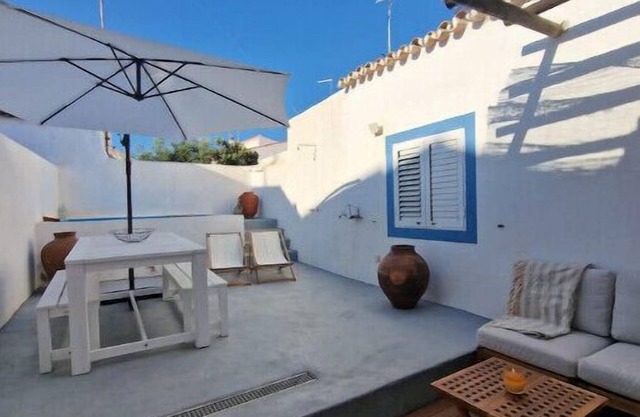 Beautiful Villa w/ Pool & Patio 5m from the Beach