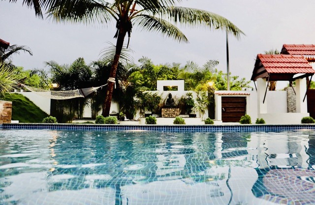 Beautiful villa w/Private swimming pool — 15 min from the beach!