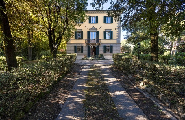 Beautiful villa with swimming pool and air conditioning, near Lucca