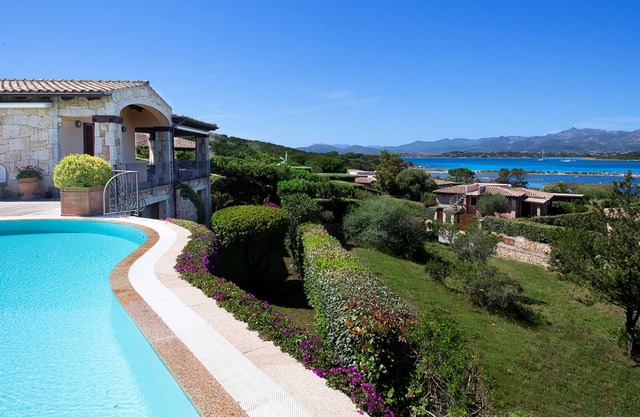 Beautiful villa with pool, 150 meters to the beach