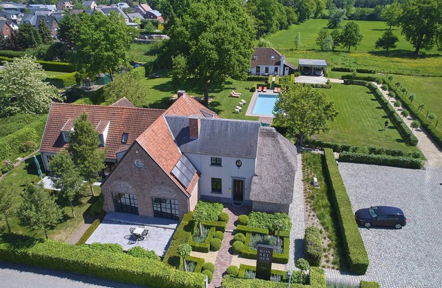 Beautiful villa with a garden and swimming pool