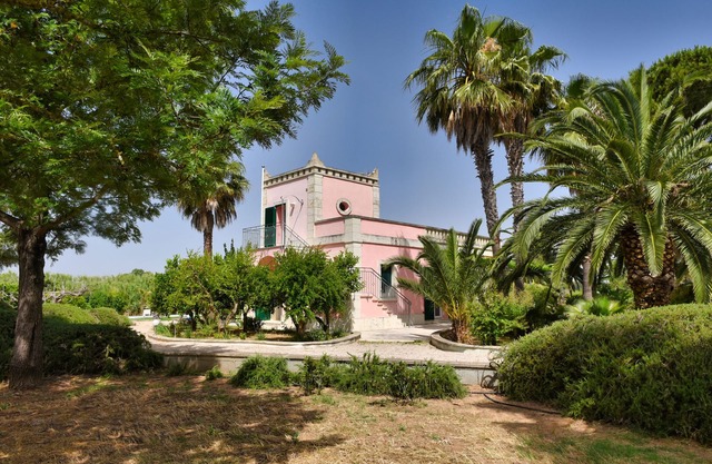 Villa de lujo con piscina, 3 dormitorios y 2 baños, terraza, pérgola, jardìn