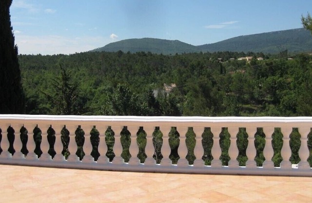 Hermosa villa con gran terraza y vistas impresionantes