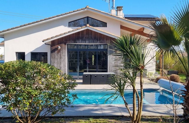 Beautiful villa with pool in the heart of Cestas