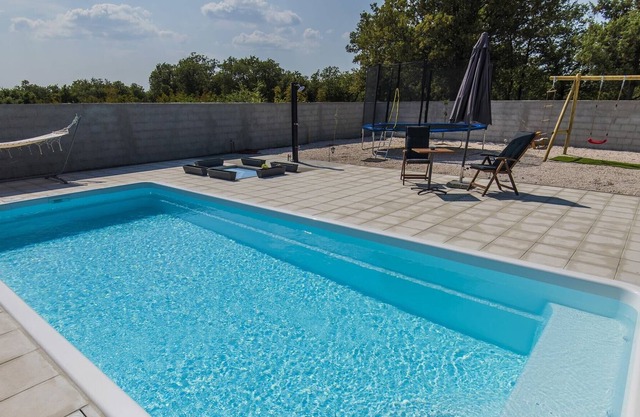Hermosa Villa con Piscina privada en Briševo