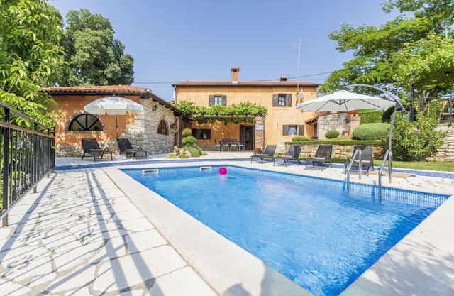 Hermosa villa con piscina, parrilla, wifi gratis, lavadora