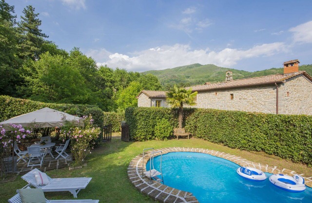 Casa de vacaciones con WIFI, piscina privada, TV, balcón, vista panorámica, aparcamiento