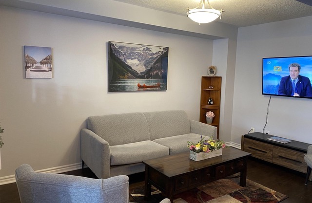 Beautiful, Warm and Cozy Home in Richmond Hill