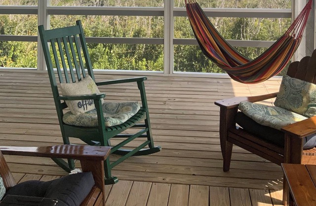 Beautiful waterviews surround beach cottage with easy walk to beautiful beach!