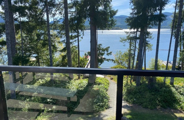 Beautiful Waterfront Retreat in Lake Cowichan