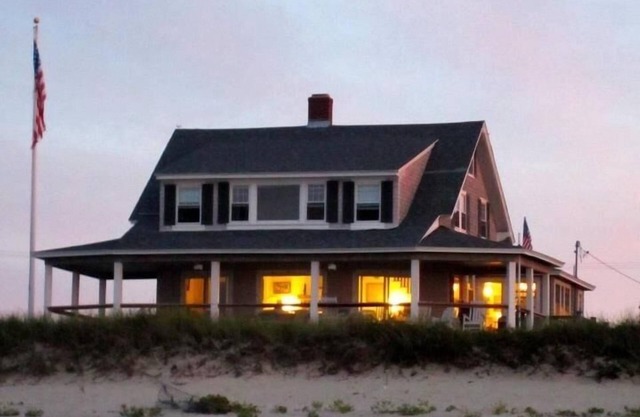 Hermosa casa de playa frente al mar en la pintoresca bahía de Cape Cod