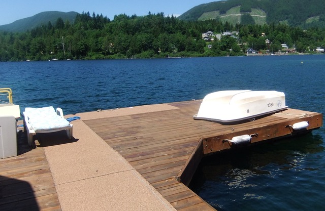 Hermosa Frente al Lago Cowichan propiedad, cerca de muchas atracciones locales!