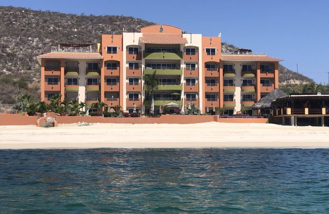 Hermoso condominio frente al mar de un dormitorio con excelentes vistas al mar de Cortés