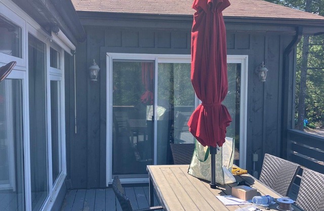 Beautiful Waterfront Cottage BUCKHORN Huge Dock Lots Beds & Parking WIFI NO FEES
