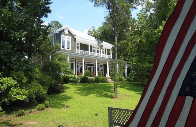 Hermosa Casa del Lago se encuentra en el centro de Golf Trail de Alabama