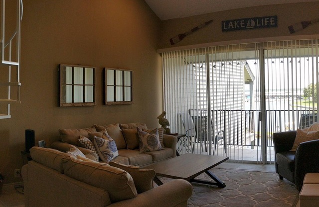 Hermoso condominio frente al mar en Walden en el lago Conroe