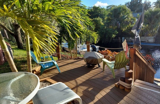 Beautiful Waterfront Hideaway Gem on Bessy Creek w/ Swim Spa, Tiki Bar Boat Lift