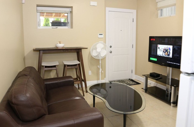 Beautiful well equiped + centrally located private one bedroom suite