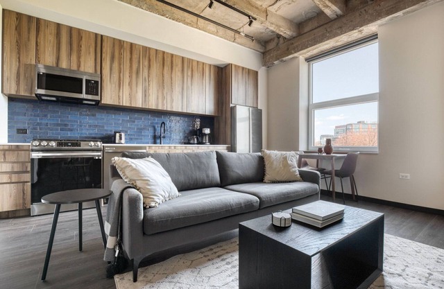Beautiful West Loop Jr 1BR w/ Gym, near Fulton Market, by Blueground