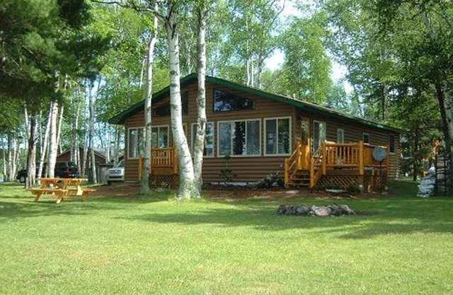 Hermosa vista frente al lago occidental en el magnífico Turtle Flambeau Flowage!