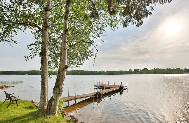 Beautiful Wildwood Lakefront Chalet