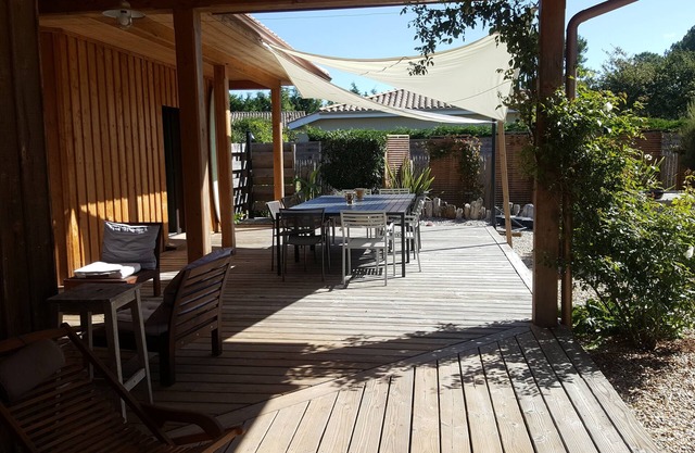 Hermosa villa de madera a 800 metros de las playas y servicios. Animales aceptados.