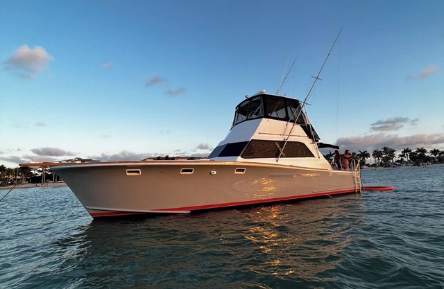 Beautiful Yacht in charming Fort Pierce with WiFi, AC located on a friendly Dock