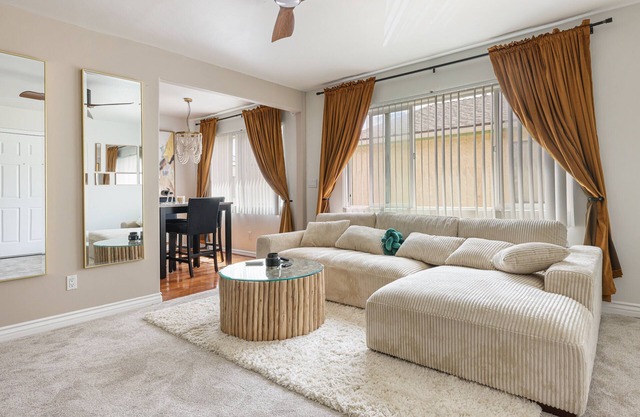 Beautifully 2 bedroom/2 bathroom Condo in the heart of North Park.
