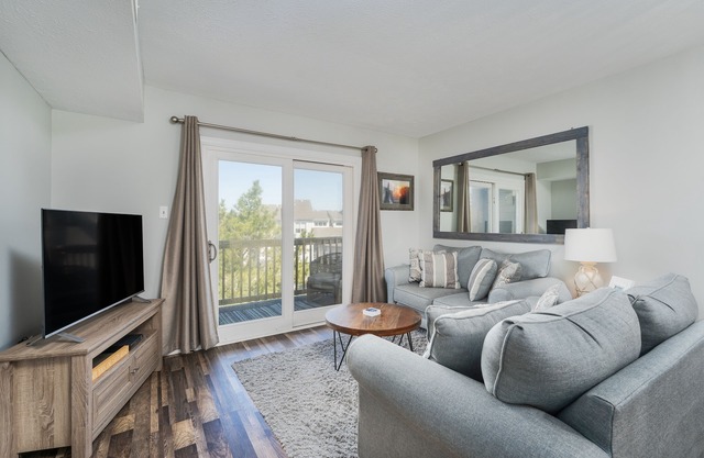 Beautifully appointed Corolla condo with direct beach access!