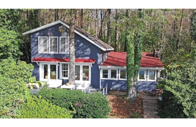 Beautifully Appointed, Contemporary Cottage on Lake Burton!