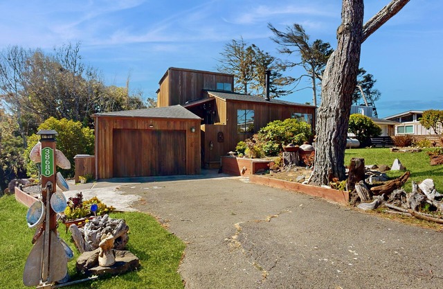 Beautifully Crafted Ocean View Home w/ Fireplace & WiFi - Walk to Town/Beach