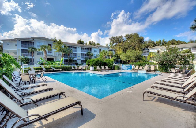 Newly decorated 1-bedroom condo in St. Simons Island close to many amenities
