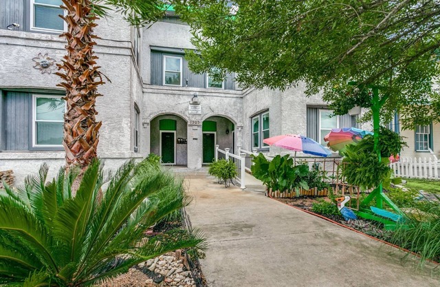 Beautifully decorated 1-bedroom for long term stay
