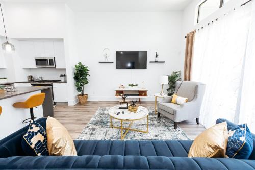 Beautifully Decorated, Modern Downtown Houston Home
