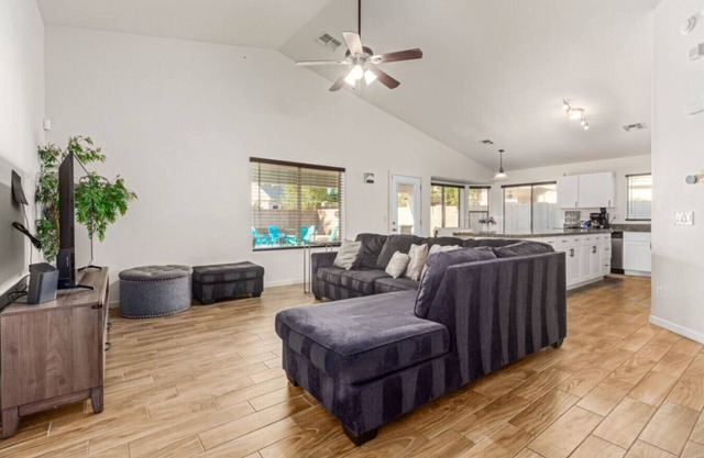 Beautifully Decorated Home|Avondale|PrivatePool