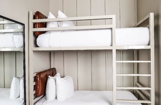 Beautifully Decorated Room Just Steps from Vibrant Nightlife, 3 Spacious Suites