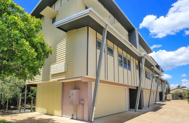Beautifully Designed Beach Townhouse with Pool