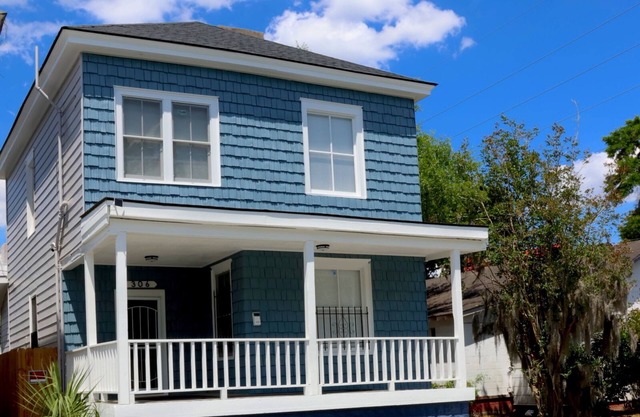 Beautifully Designed, Elegant & Comfortable Historic Home – Near SCAD