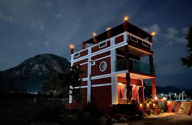 Beautifully designed Earthern home situated at the base of Skandagiri hills.
