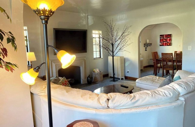 Beautifully furnished, 2 bed European-style apartment in trendy Five Points area