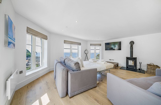 Beautifully furnished apartment with outstanding sea views!
