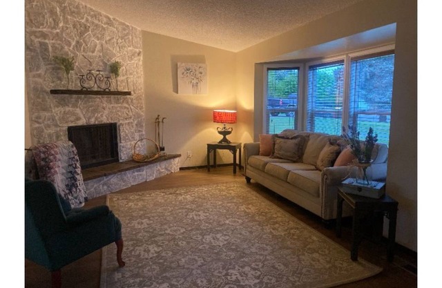 Beautifully furnished home in quiet neighborhood