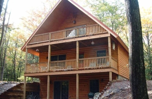 Casa de troncos bellamente amueblada en Shetland Creek aislado