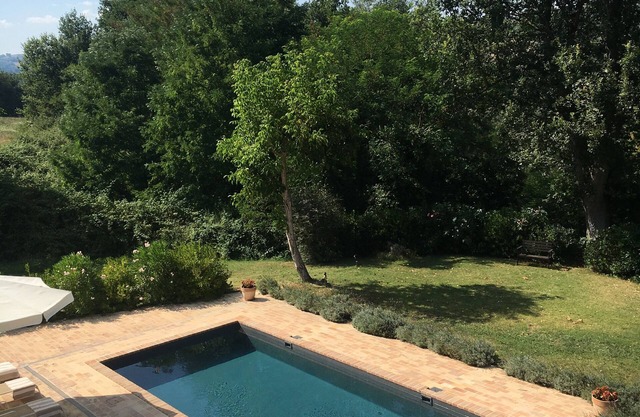 Beautifully renovated, modern, 1 bedroom apartment with swimming pool