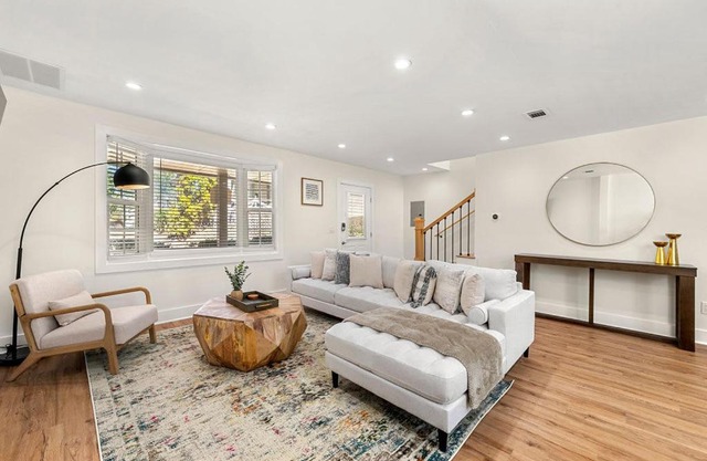 Beautifully Modern Newly-Renovated Cottage in Norcross