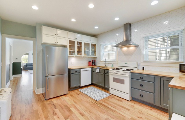 Beautifully Remodeled Main Floor Unit w/ Cozy Fireplace! 5 Minutes to Downtown!