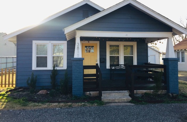Bungalow bellamente remodelado a pasos de la histórica Ruta 66 y SNU
